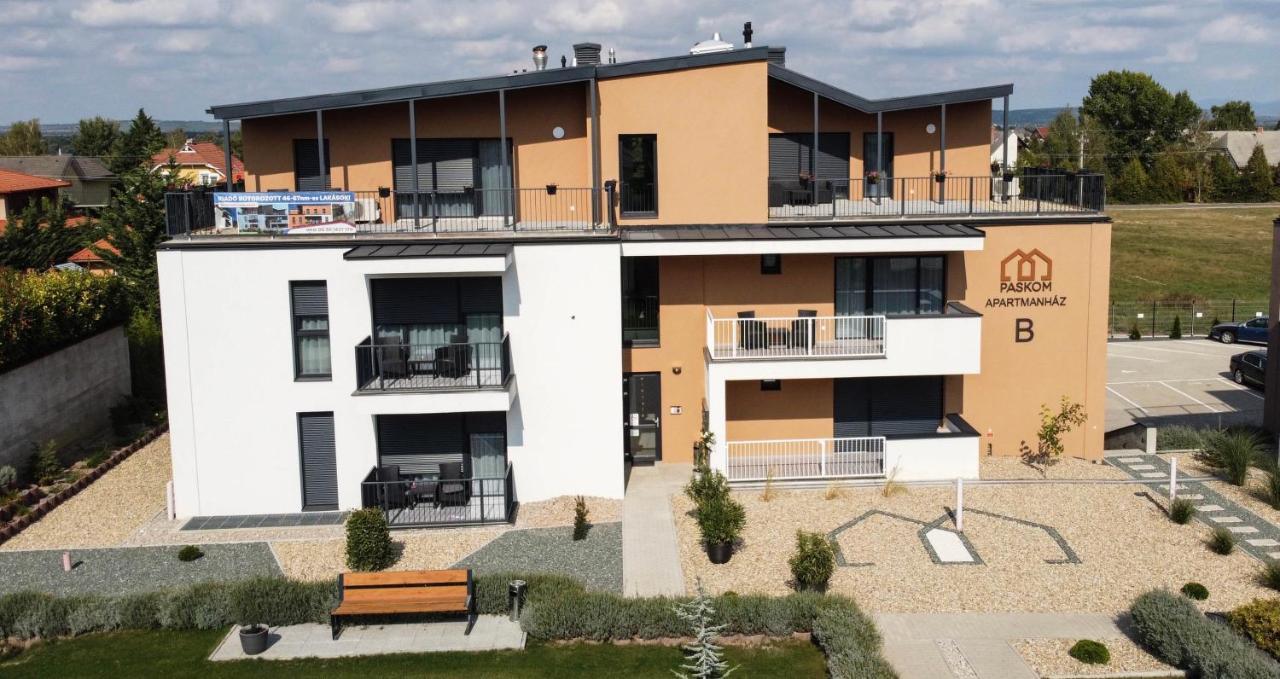 Paskom Apartmanhaz Nyergesujfalu Eksteriør bilde